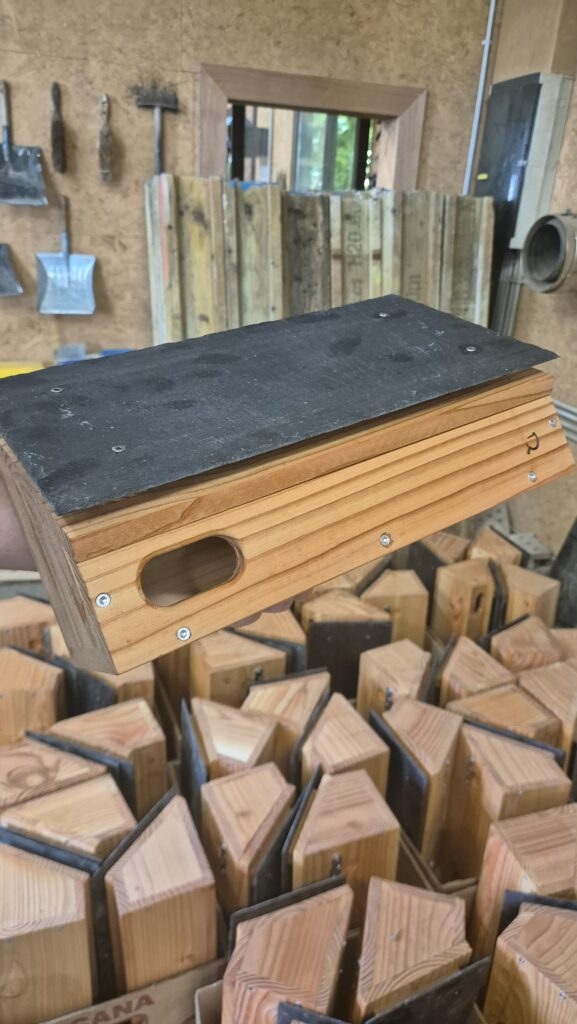 Fabrication maisonnette oiseaux - Ferme nos Pilifs