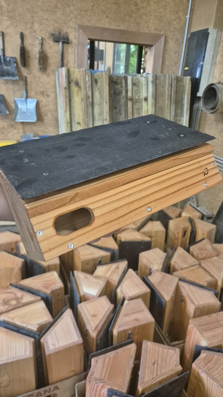 Fabrication maisonnette oiseaux - Ferme nos Pilifs