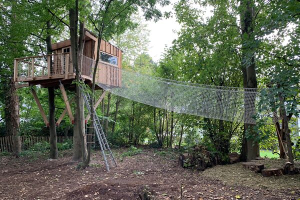 ferme nos pilifs cabane bois